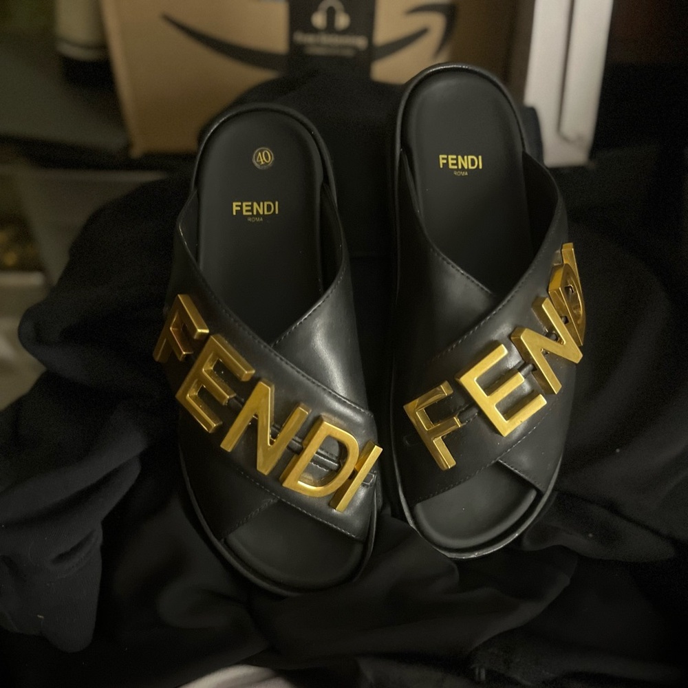 .Size 8. Tag size40.fits like a 8.Worn barely one time!In immaculate condition.